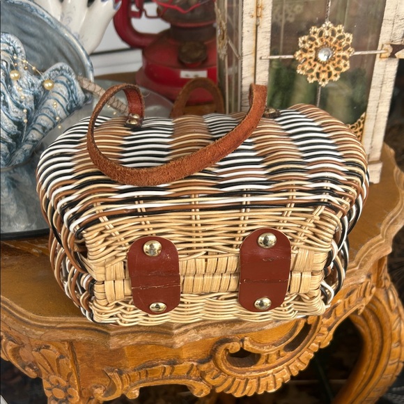 Vintage Brown and Tan Woven Wicker & Leather Handbag - Picture 5 of 12